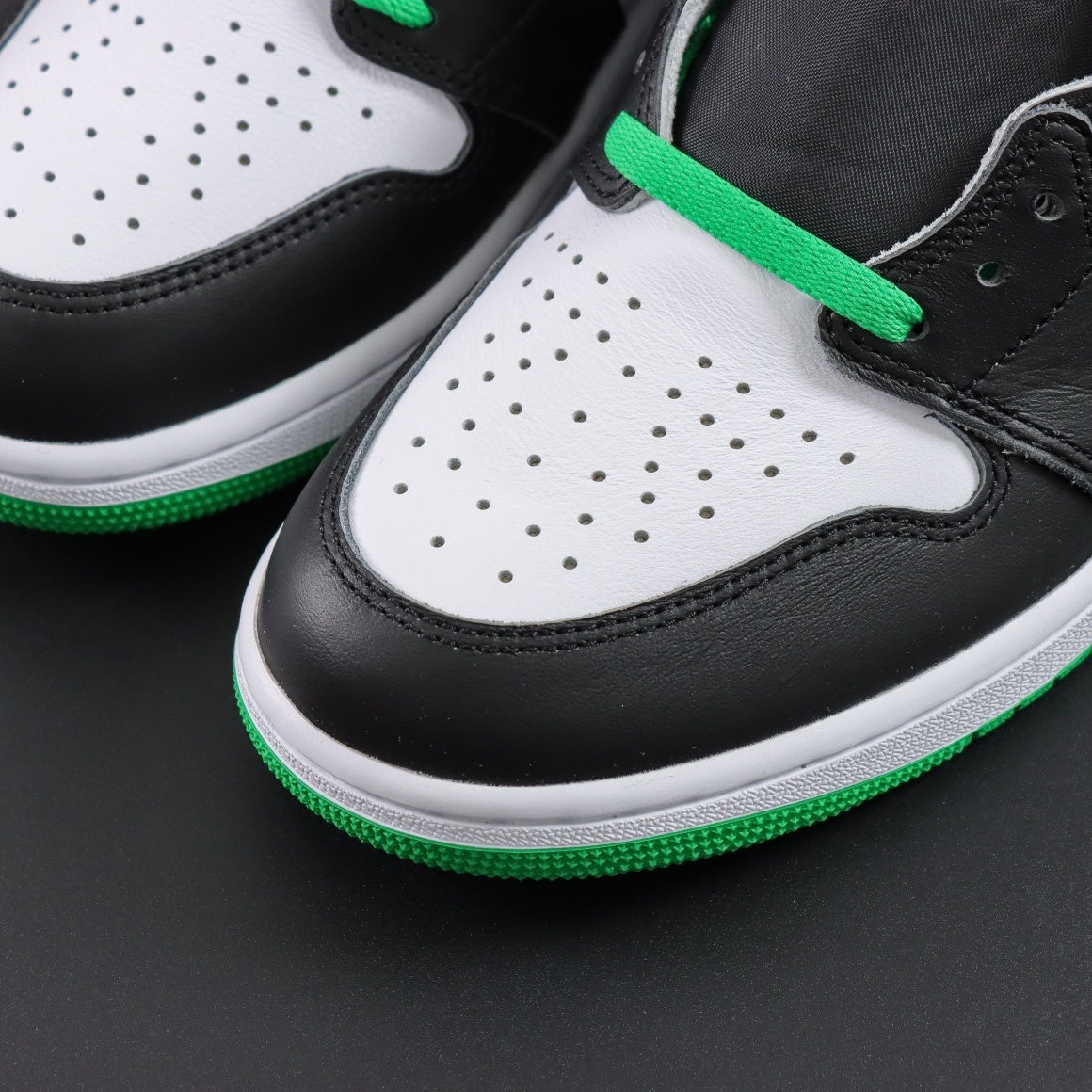 Air Jordan 1 Retro OG High Lucky Green