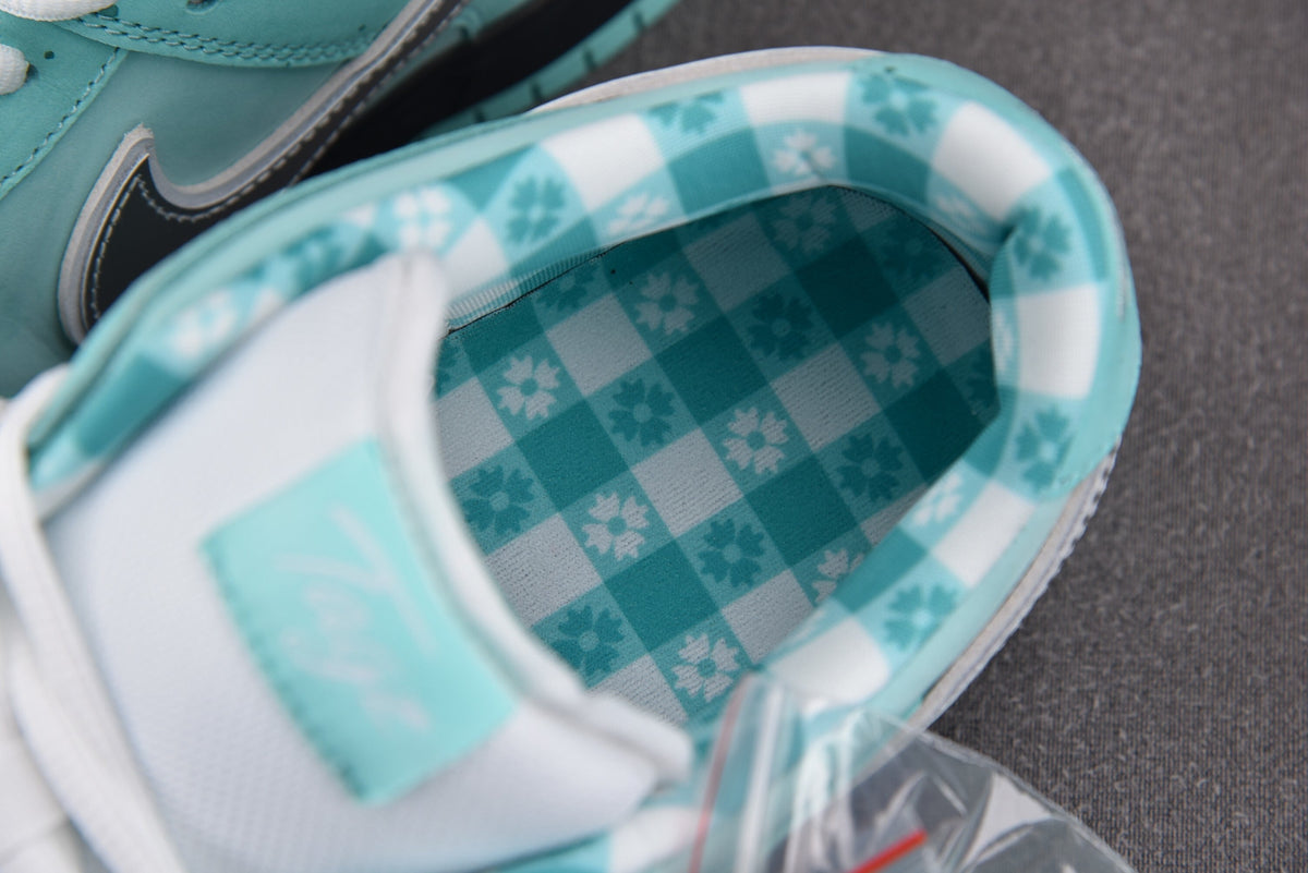 Nike SB Dunk Tiffany Lobster